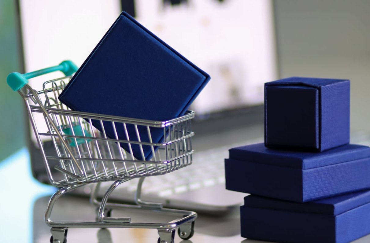 ecommerce laptop shopping cart
